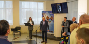 Остановиться, вглядеться, почувствовать: выставка Анатолия Кухарчука в Могилеве. Фото