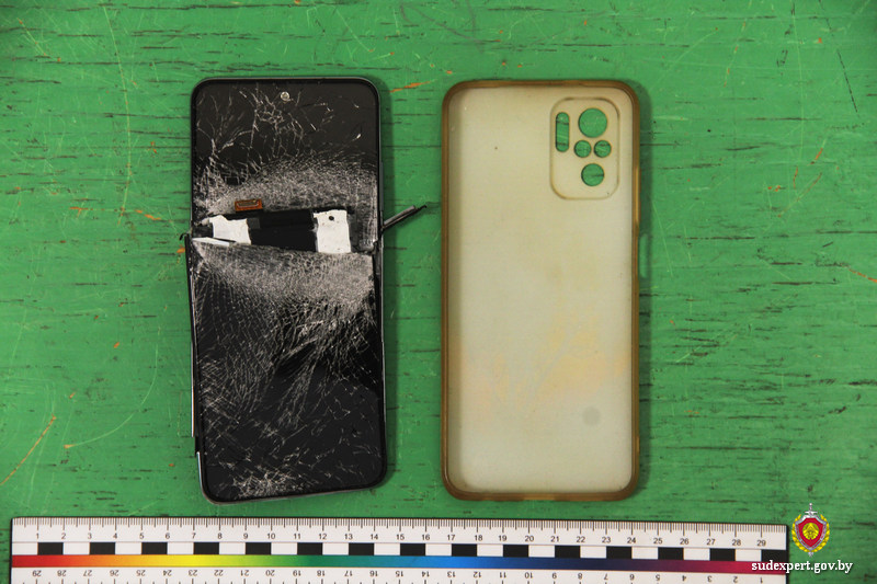 Разбитый телефон надежно хранил фото мест тайников с закладками с координатами