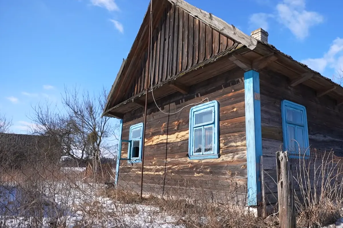 В Беларуси рекордный спрос на брошенные сельские хаты — за сколько теперь можно купить дом в деревне?
