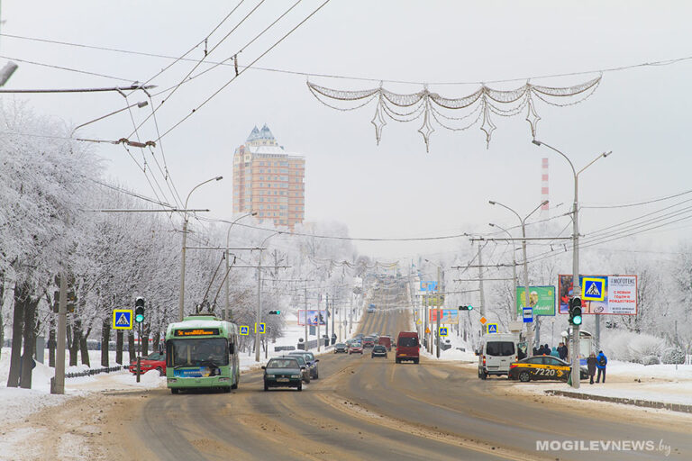 Какие угрозы несет сильный снег, рассказали в МЧС