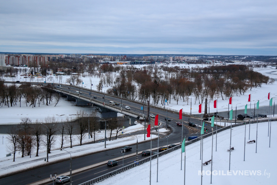 От спора в соцсетях к историческому решению: мосту через Днепр скоро официально присвоят имя