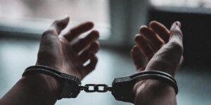 «Замена домофона» обошлась в 30 тыс. рублей: курьер мошенников задержан в Могилеве