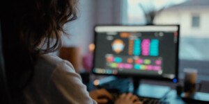 Переводила «премии» себе: главбух в Могилеве похитила 185 тыс. рублей компании на онлайн-казино