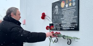 Память, объединяющая поколения: в Вендорожской школе открыли обновленную экспозицию к 100-летию Михаила Романькова