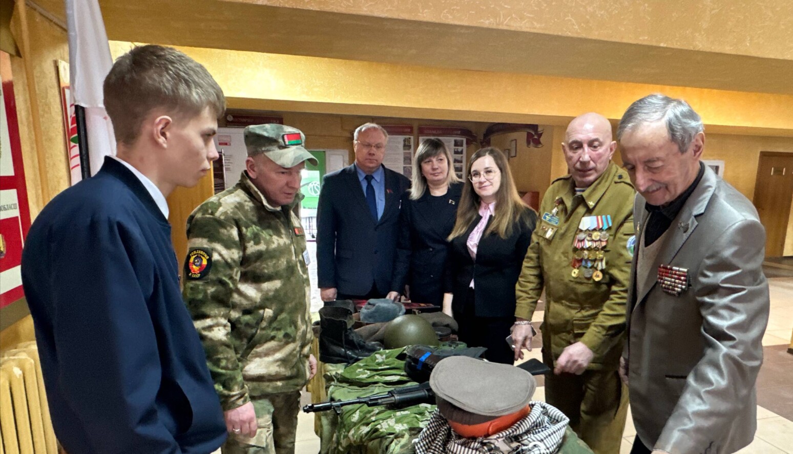 Музыкальные номера и диалог с молодежью: ветераны войны в Афганистане встретились с учащимися Могилевского торгового колледжа