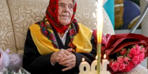 Она помнит войну и Победу: в Могилеве поздравили со столетием труженицу тыла