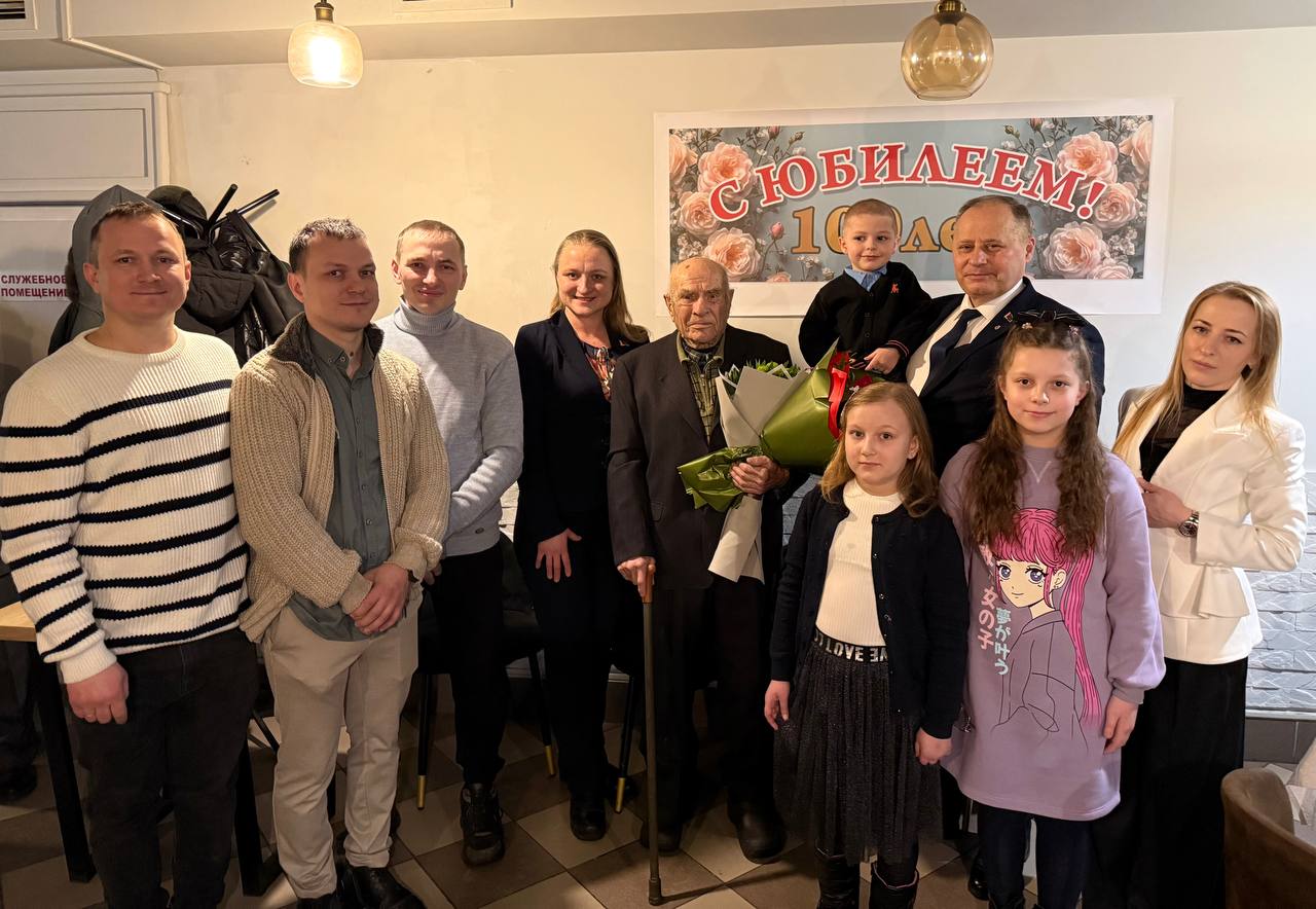 Век мудрости и доблести: Яков Клопов из Могилева отметил 100-летний юбилей