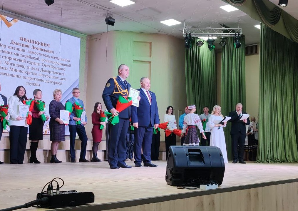 За личный вклад в безопасность: звание лучшего сотрудника Октябрьского района присуждено представителю Департамента охраны