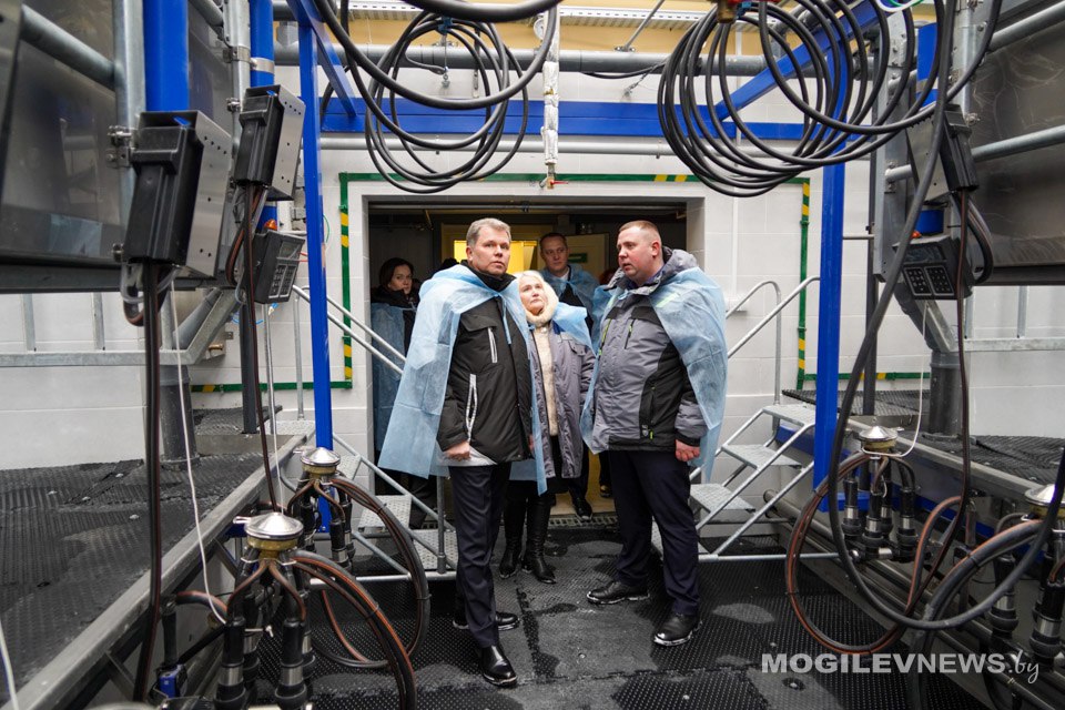 От импортозамещения до комфорта животных: Александр Студнев посетил новый МТК «Цемагро». Фото