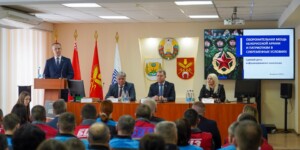 Экономика как основа обороноспособности: министр архитектуры и строительства встретился с коллективом «БЦЗ». Фото