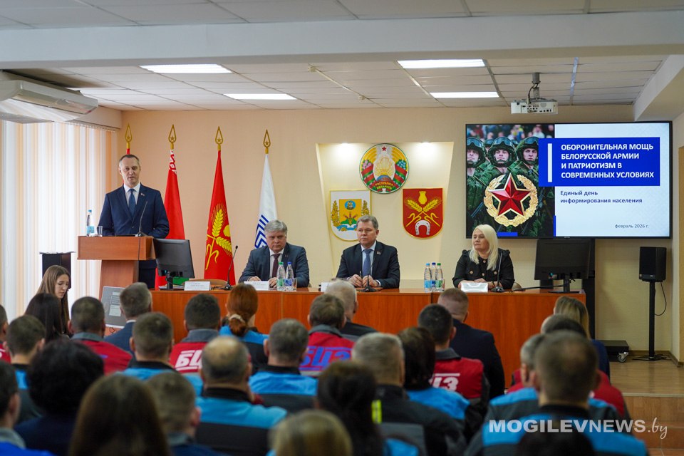 Экономика как основа обороноспособности: министр архитектуры и строительства встретился с коллективом «БЦЗ». Фото