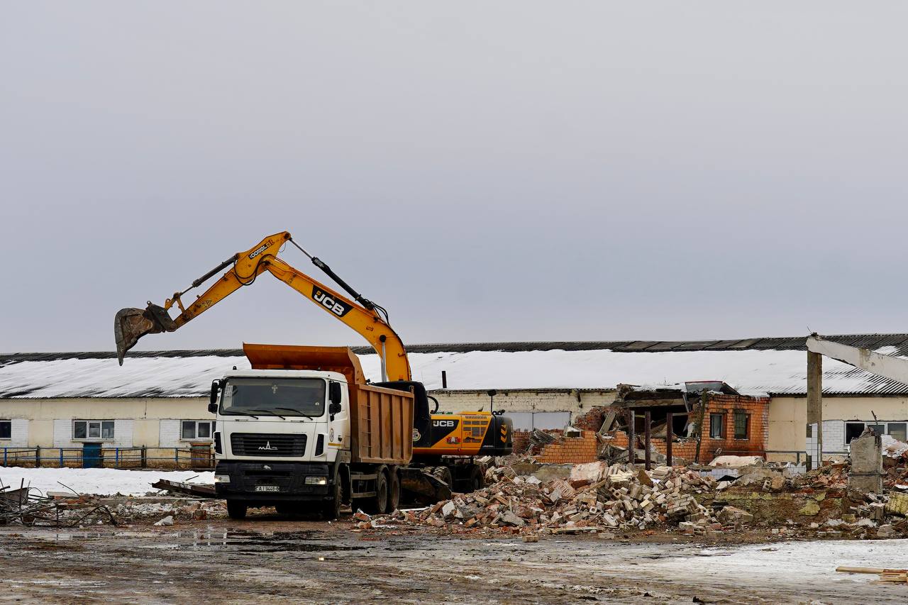 В Тетерино реконструируют животноводческий комплекс до 4 тысяч голов КРС — когда именно запустят обновленный объект?