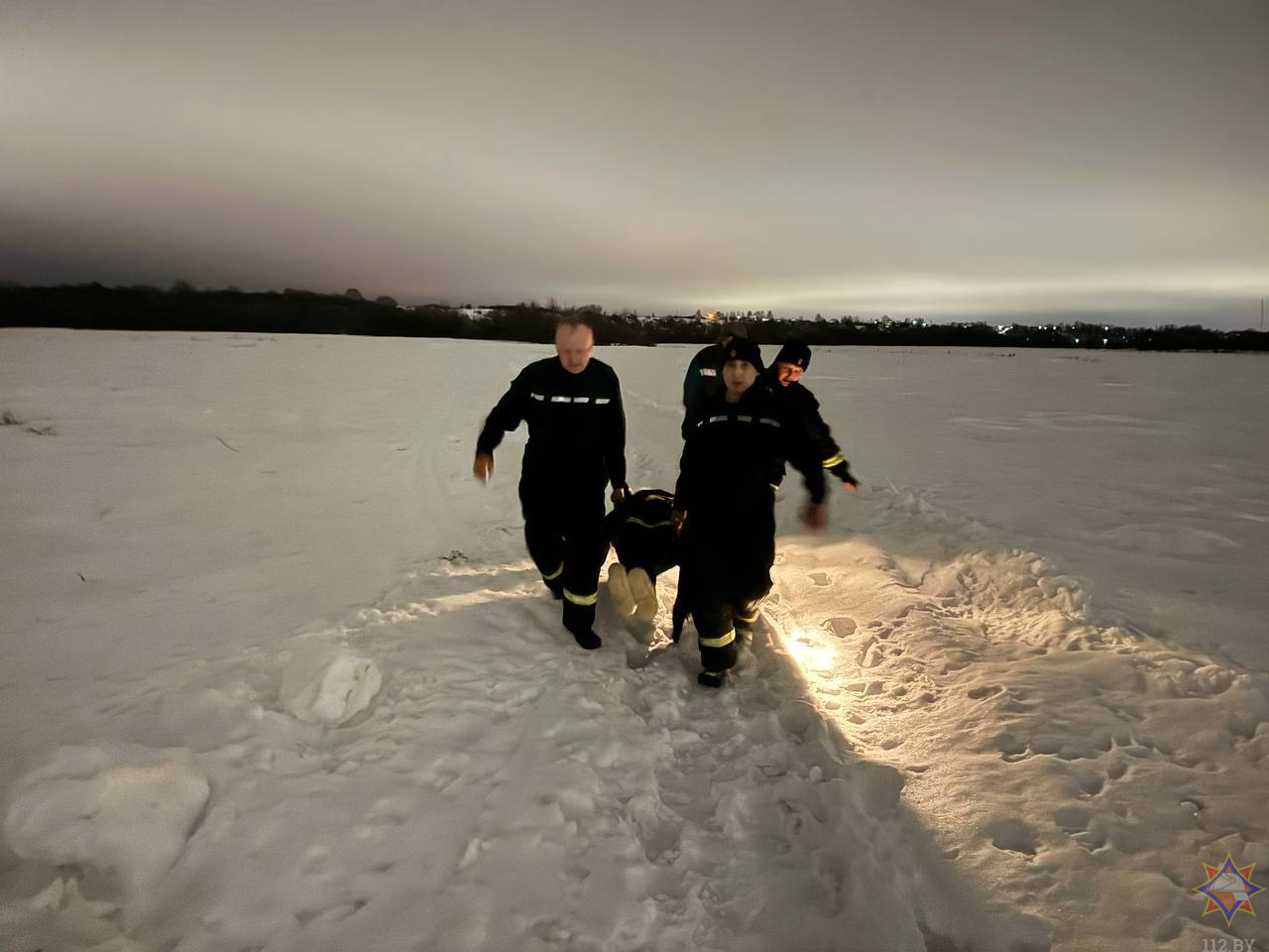 Заблудились в поле ночью и замерзали: в Могилевском районе спасли двух женщин, одна — в тяжелом состоянии с обморожением