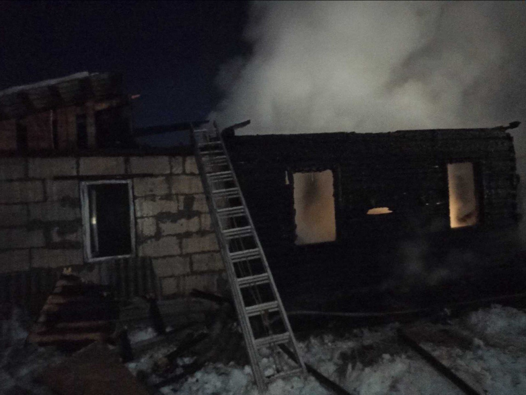 Ночной пожар под Осиповичами унес жизни двух человек: дом сгорел полностью