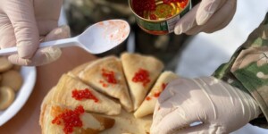 С ароматом блинов и материнской любовью: в могилевской войсковой части 6713 встретили Масленицу