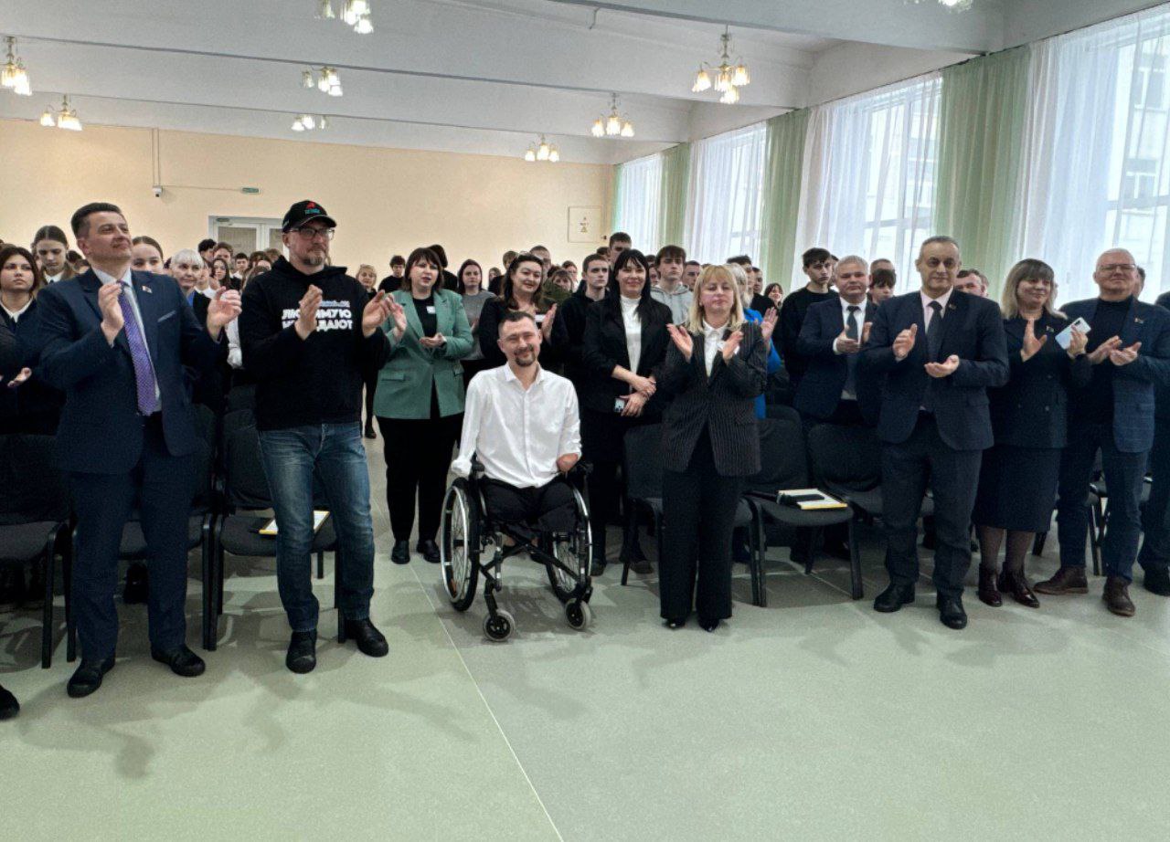 О любви к семье, людям, стране: известный паралимпиец Алексей Талай провел мотивационные встречи в Могилеве