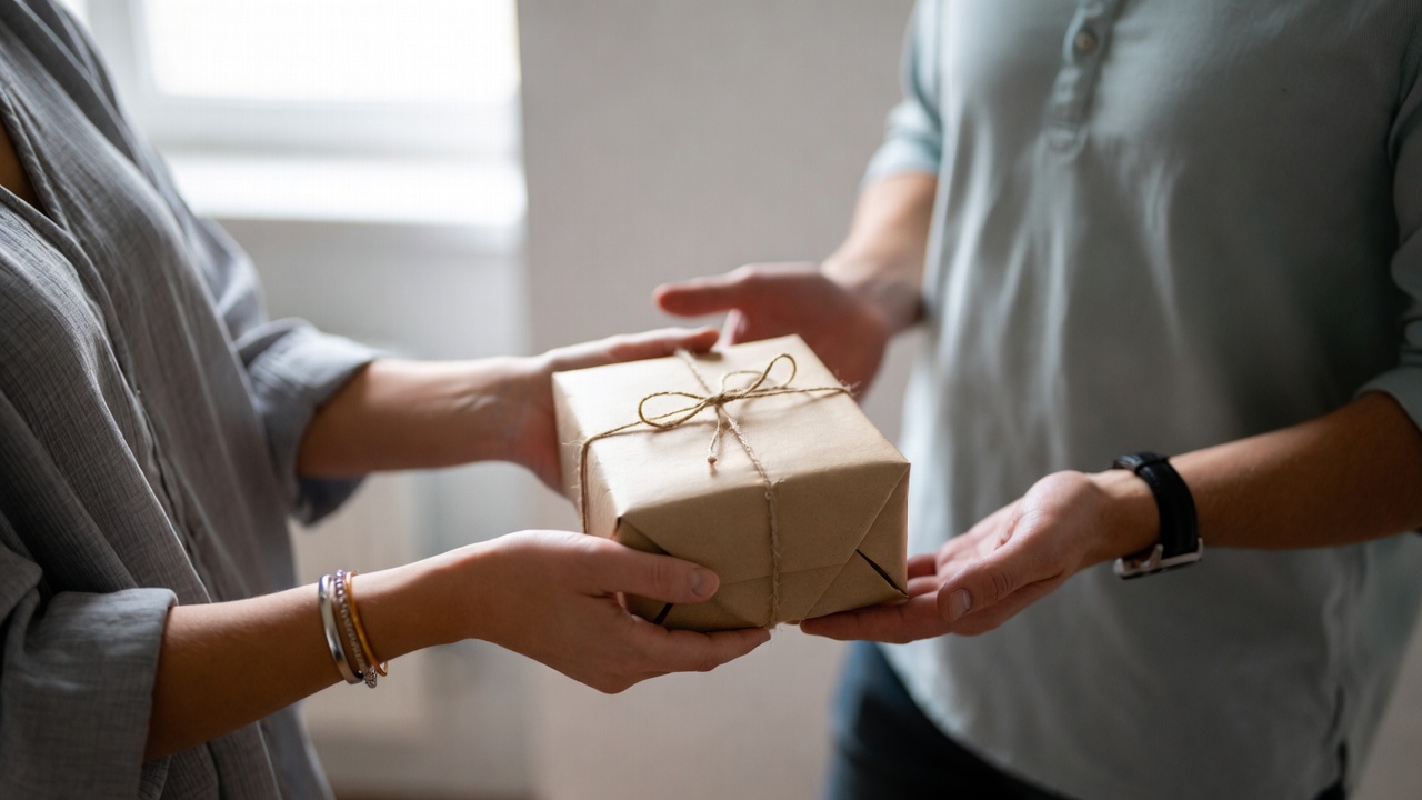 Как выбрать идеальный подарок на 23 февраля в 2026 году: практичные советы и реальные идеи