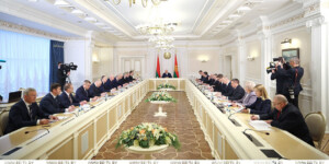 Лукашенко потребовал пресечь необоснованное посредничество в экономике Беларуси