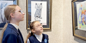 В областном музее открылась выставка детского творчества «Мартовские коты. Любовь. Весна. Цветы». Фото