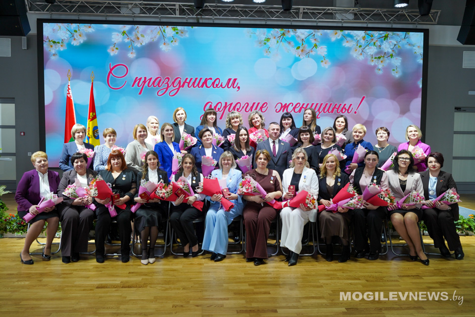 Восьми жительницам Могилевщины вручен орден Матери на торжественном приеме ко Дню женщин. Фото