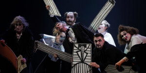 На сцене — Антон Чехов вместе с героями своих водевилей