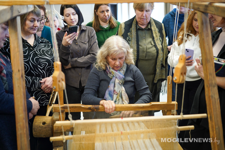В Могилеве стартовал семинар-практикум по ажурному ткачеству. Фото