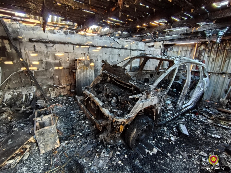 Результат работы в гараже: минус чужой автомобиль и личные хозпостройки