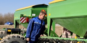 Большой посевной клин: как аграрии Бобруйского района начали посевную 