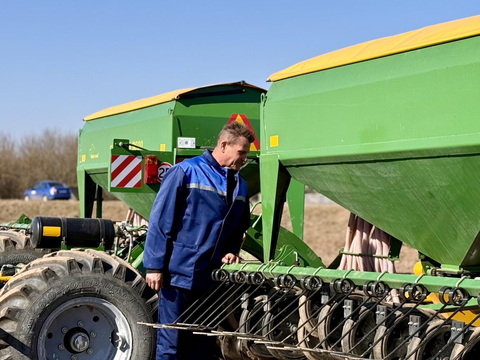 Большой посевной клин: как аграрии Бобруйского района начали посевную 