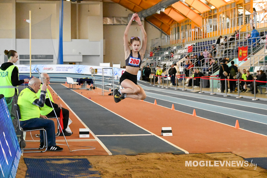 Соревнования по легкой атлетике памяти Василия Еремина проходят в Могилеве