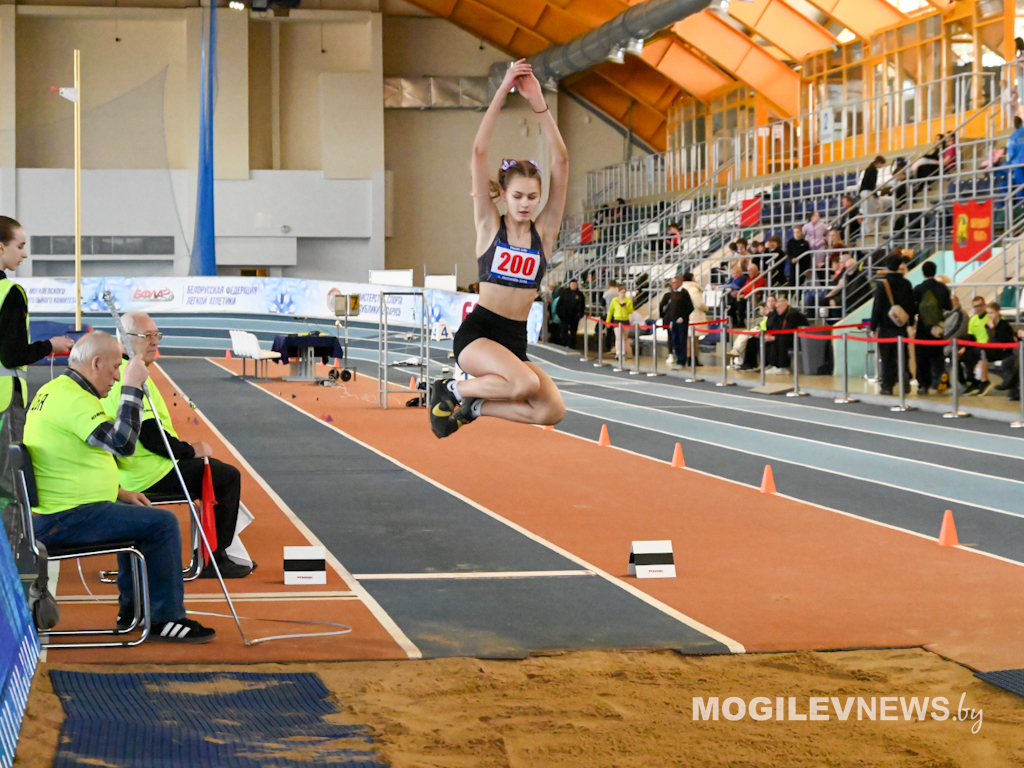 Соревнования по легкой атлетике памяти Василия Еремина проходят в Могилеве