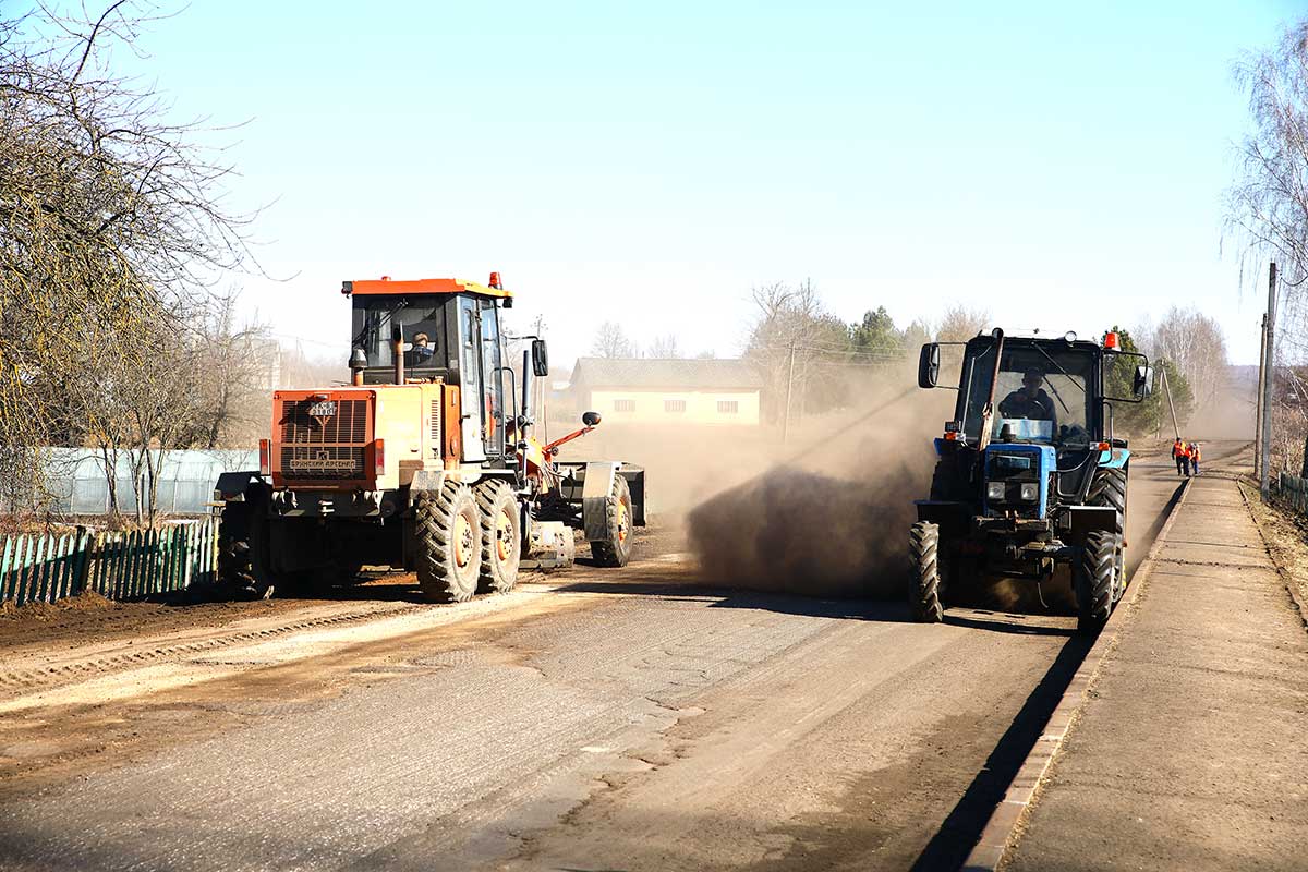 Дорожный сезон открыт: ДРСУ-172 приступило к ремонту трасс в Климовичском районе