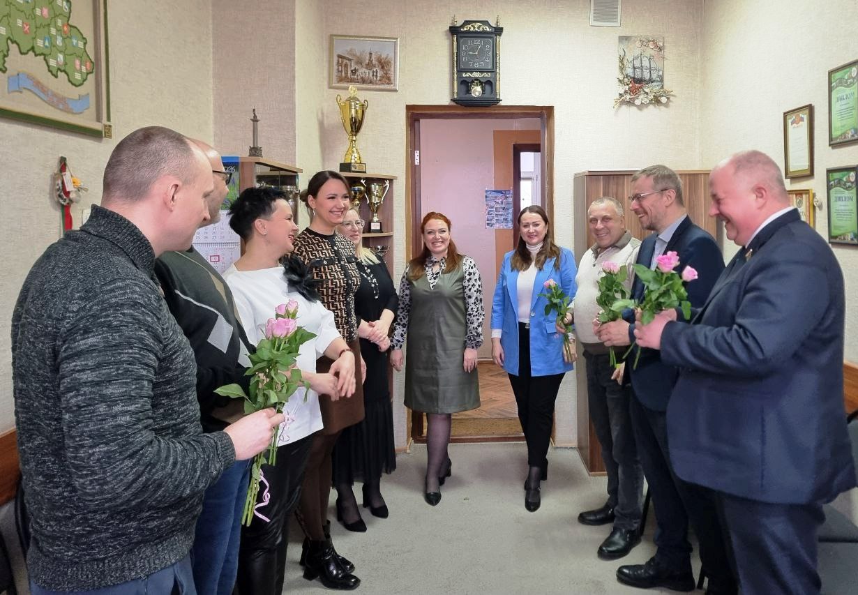 Поздравления с Днем женщин продолжают звучать в коллективах Могилевской области