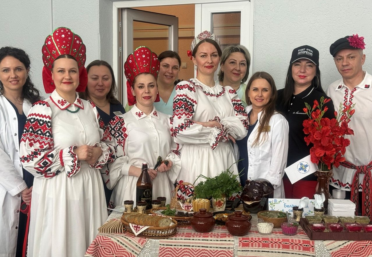 Кокошники, шкварки и драники: медики не только лечат