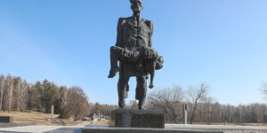 Звон скорби: 22 марта в Беларуси отдают дань памяти жертвам трагедии в Хатыни