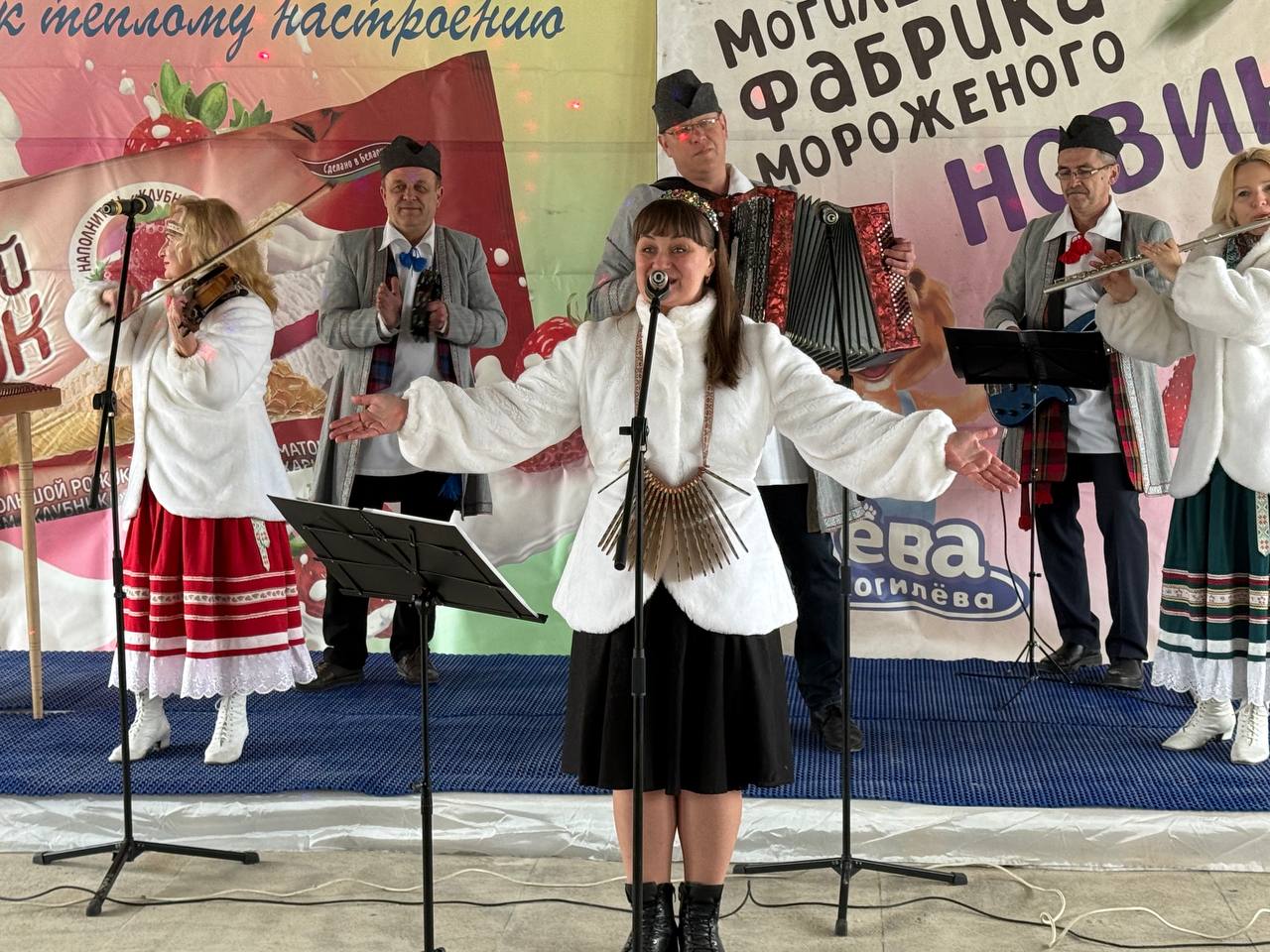 Музыка и цветы вместо вафельных стаканчиков: как на фабрике мороженого встретили весну