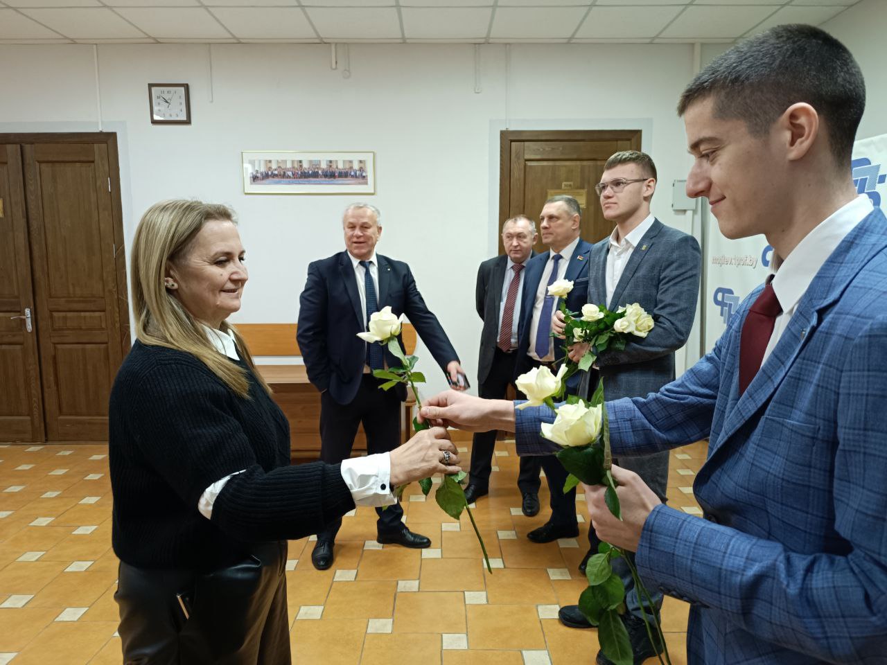 Праздничный букет для прекрасных дам: в Могилевском областном объединении профсоюзов музыкально поздравили женщин с 8 Марта