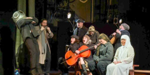 Свет всегда побеждает черноту. Владимирский спектакль «Черные доски» покорил могилевскую публику