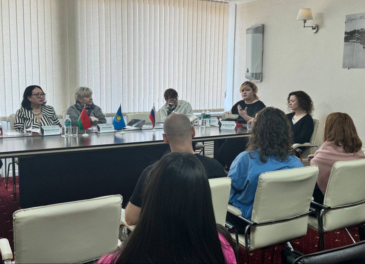 Две Маргариты и «живая» кукла: что еще отметили театральные эксперты на обсуждении спектаклей шестого дня форума «М.@rt.контакт»