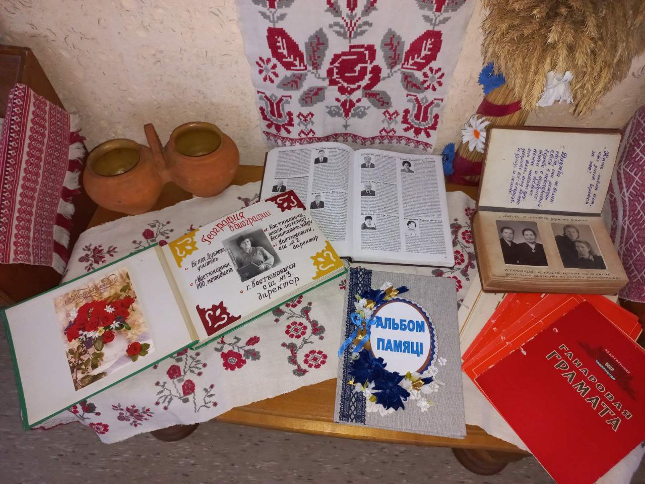 Судьба как полотно: в Костюковичах открылась выставка к Году белорусской женщины