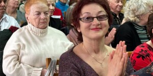 Поздравления с наступающим праздником принимали женщины-волонтеры ЦСОН Ленинского района Могилева