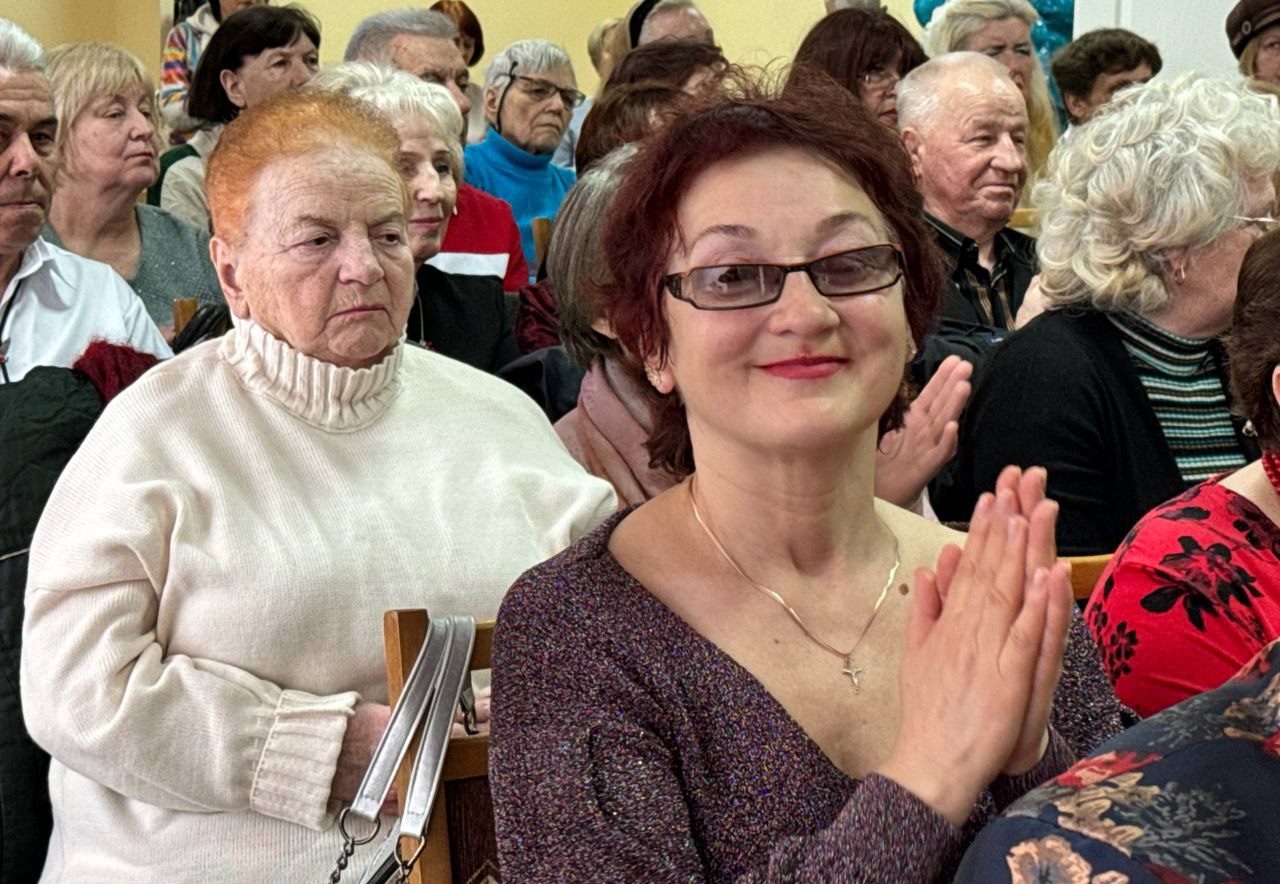 Поздравления с наступающим праздником принимали женщины-волонтеры ЦСОН Ленинского района Могилева