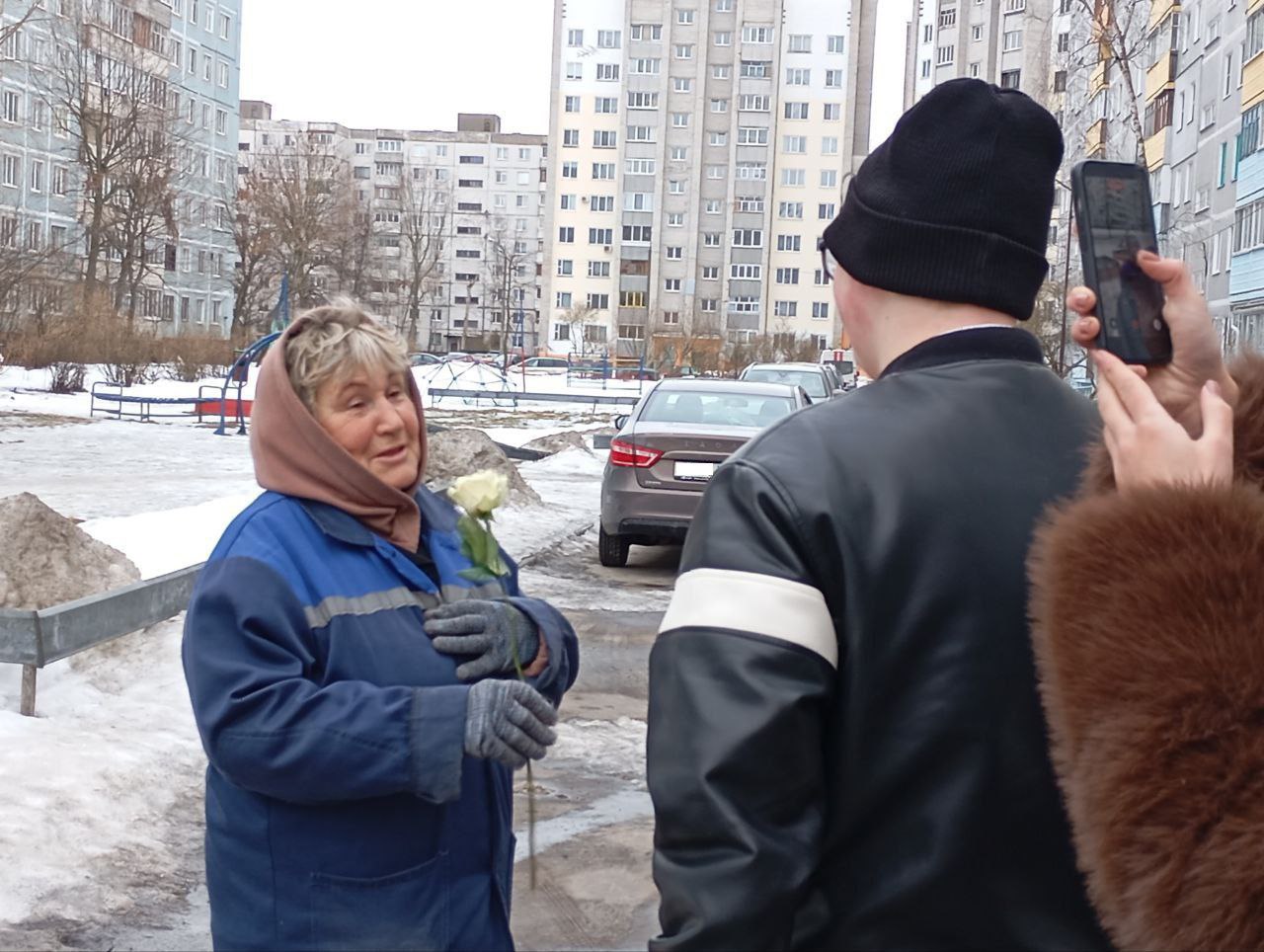 Акция «Женщинам — внимание и благодарность»: в Могилеве поздравили работниц ЖЭУ №12