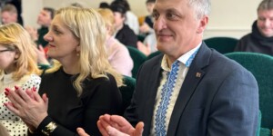 Выставка, патриотическое караоке и музыкальные поздравления: концерт для жителей Копыси провели гости из Могилева