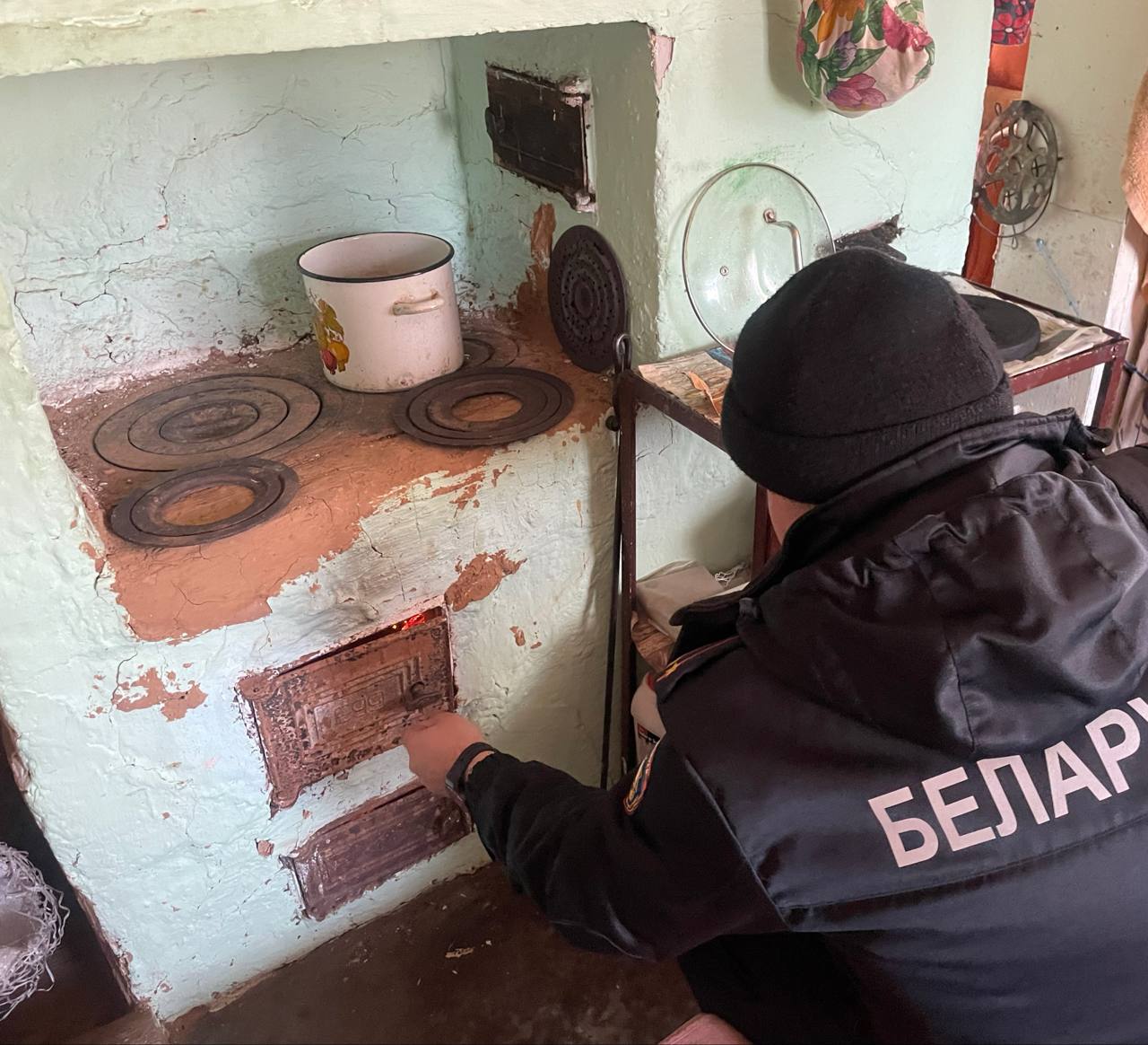 «За безопасность вместе». Печи и пожарные извещатели проверили в Могилевском районе