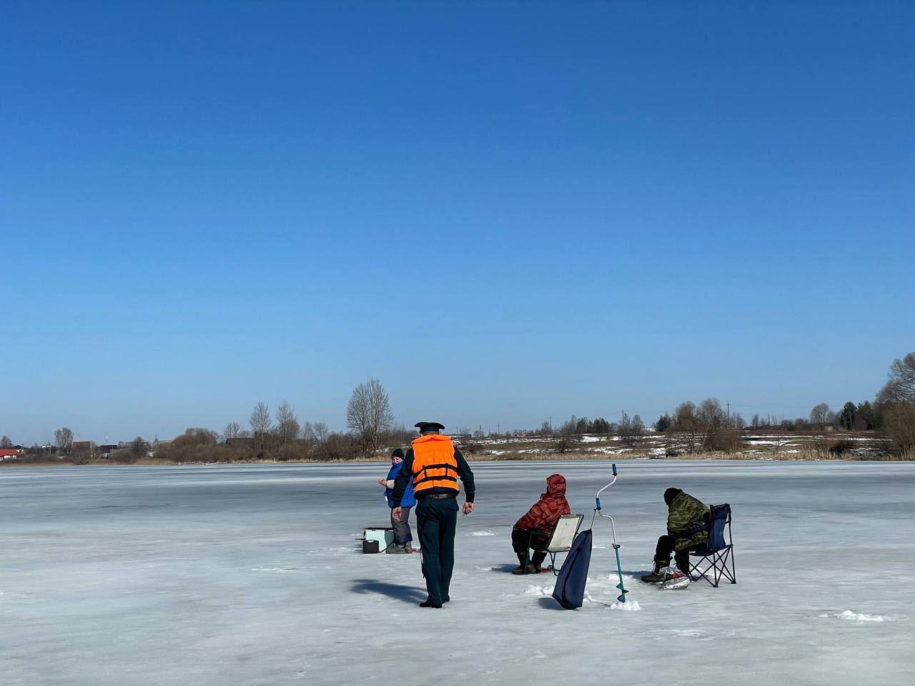 Весенний лед становится опасным — почему спасатели усилили рейды на водоемах Могилевского района