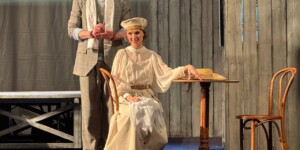 На сцене Могилевского драмтеатра с большим успехом прошел спектакль «Дама с собачкой». Фото