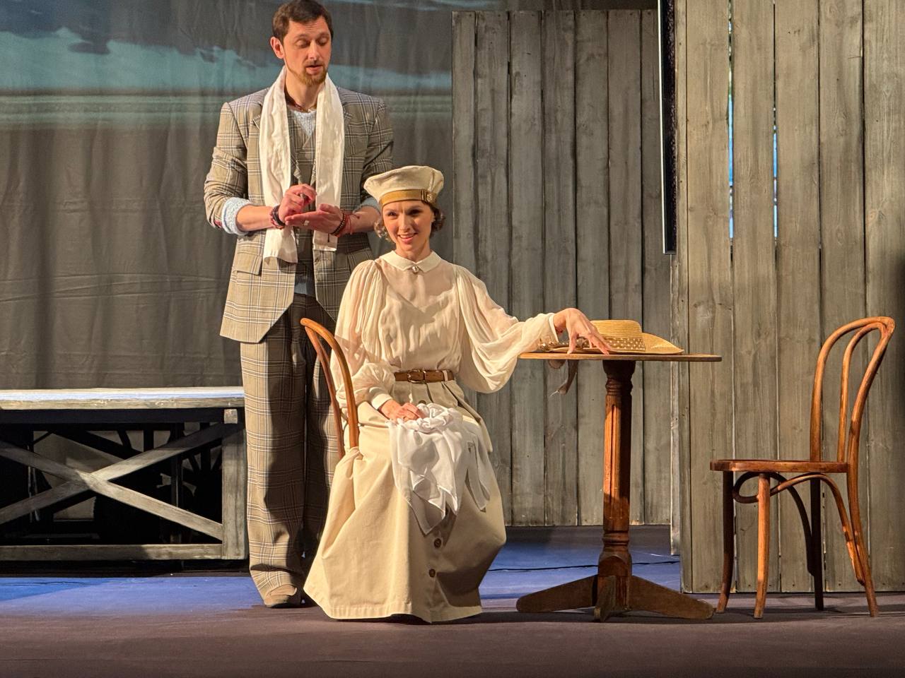 На сцене Могилевского драмтеатра с большим успехом прошел спектакль «Дама с собачкой». Фото