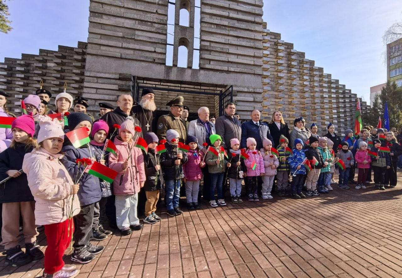 В Могилеве прошел митинг у мемориала «Луполовский лагерь военнопленных»