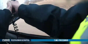 Могилевчанин проигнорировал требования ГАИ — инспектор стрелял по колесам